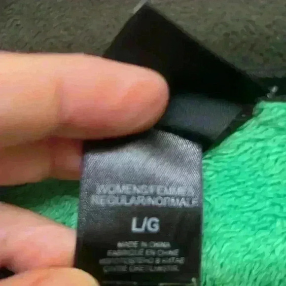 Northface Osito Jacket zip front - Picture 4 of 10